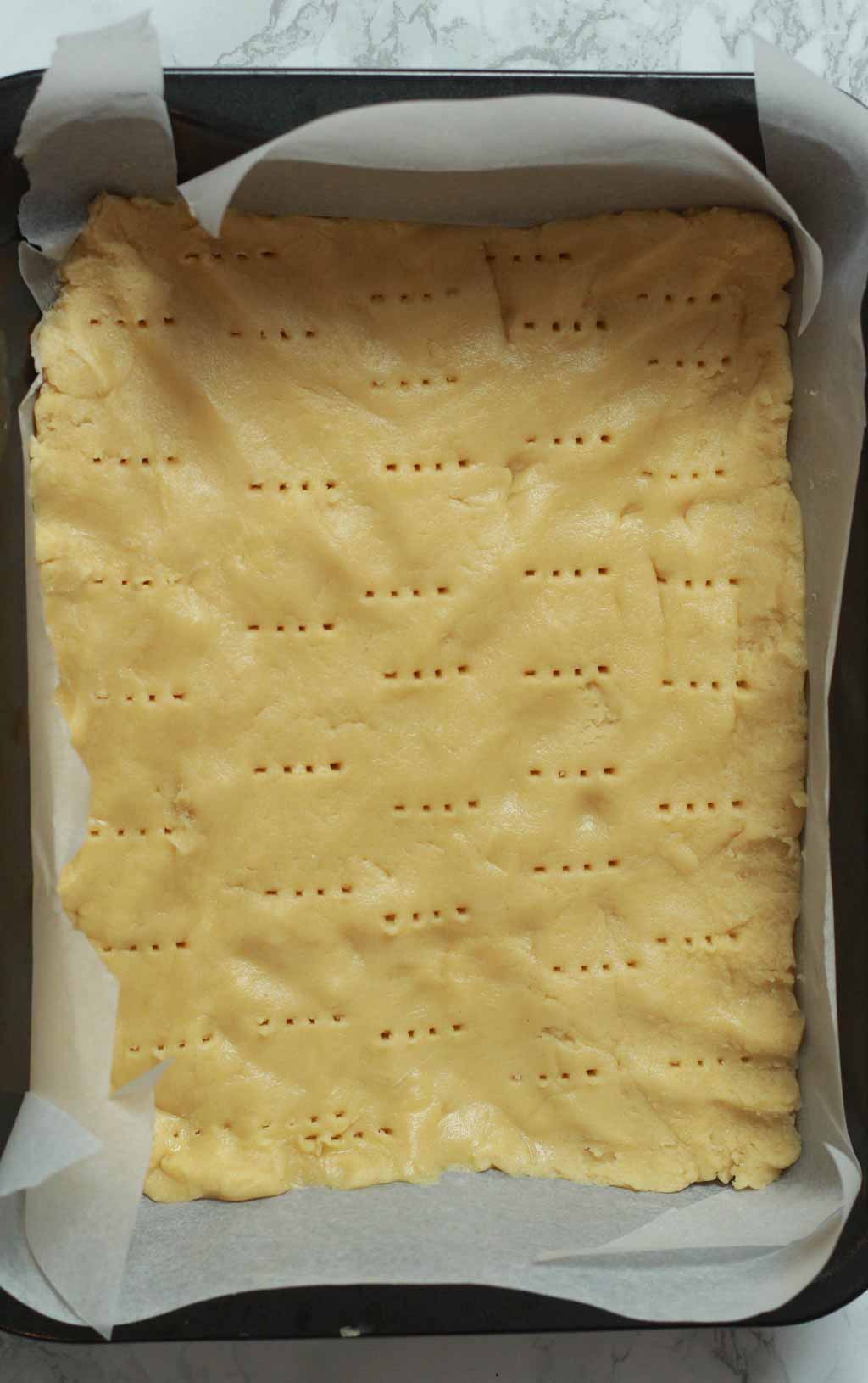 Docked Shortbread Base In Lined Tin