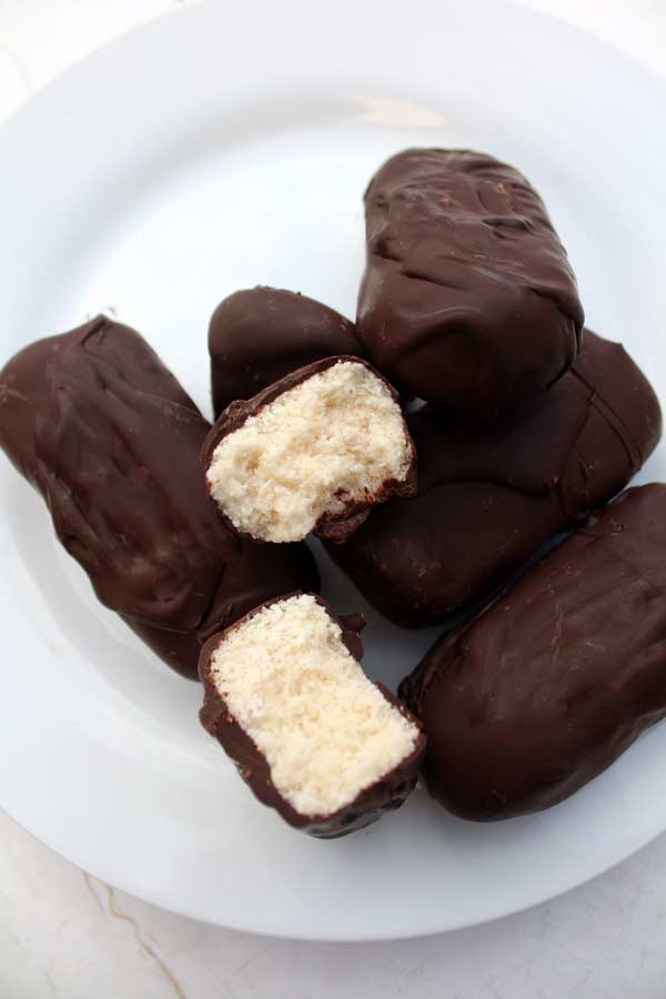 Vegan chocolate coconut bars that taste just like Bounty. Healthy, low carb, gluten free and refined sugar free! 