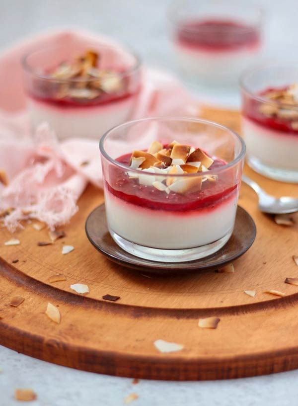 pots of vegan panna cotta desserts for veganuary