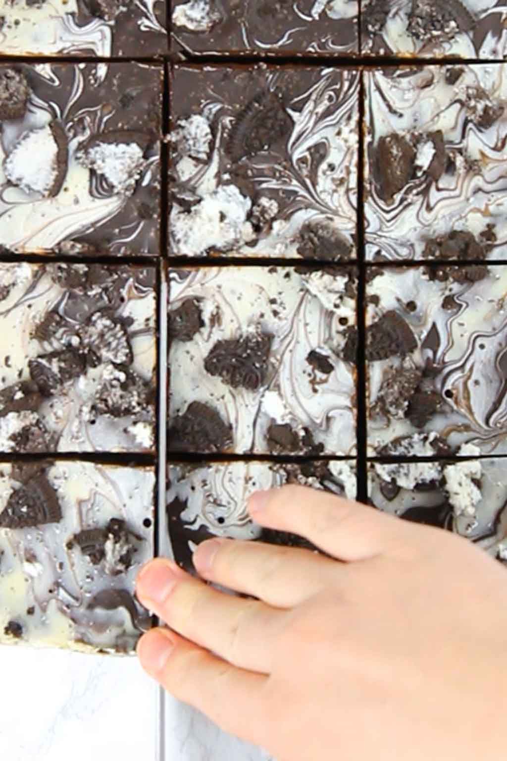 Cutting the Oreo tiffin into squares