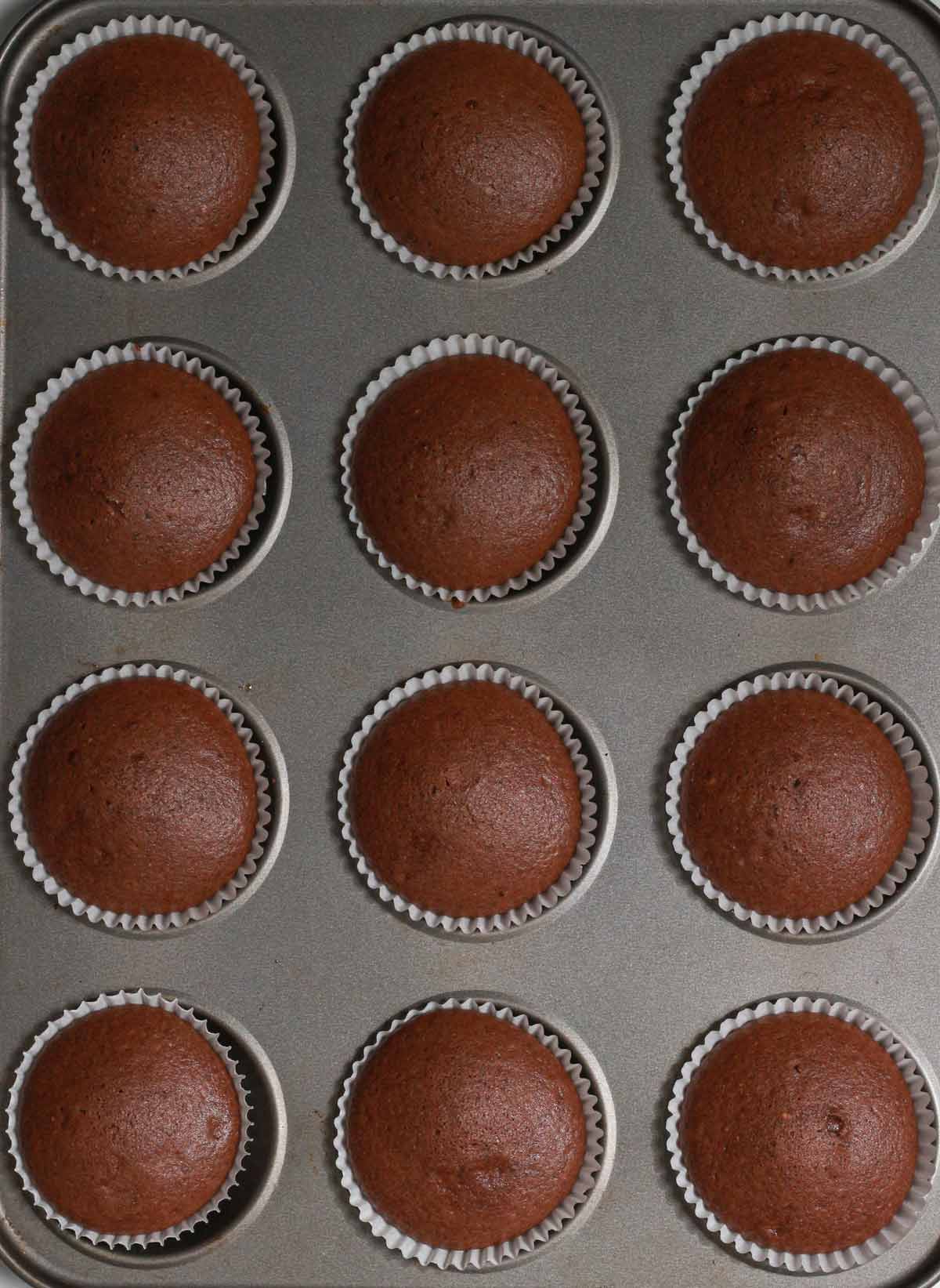 vegan Chocolate strawberry Cupcakes In Tin