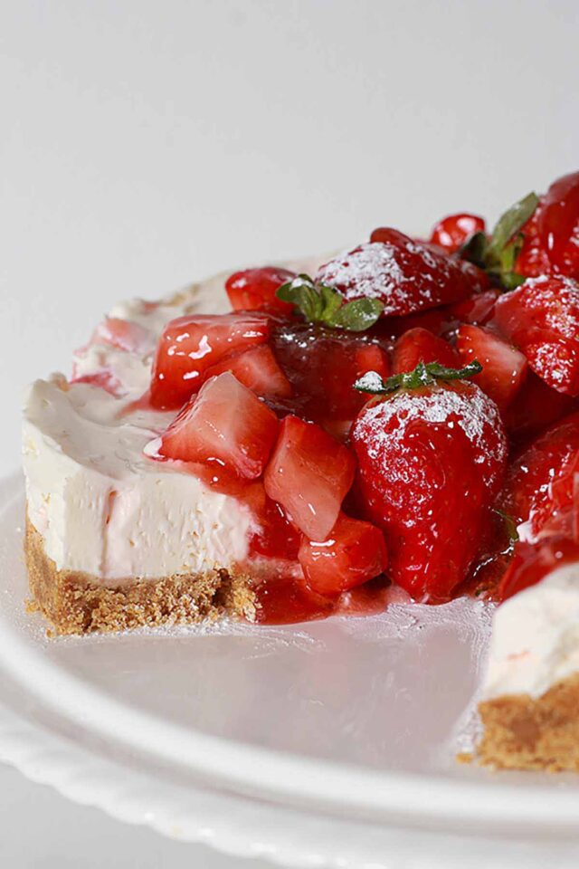 Vegan Strawberry Cheesecake - BakedbyClo | Vegan Dessert Blog