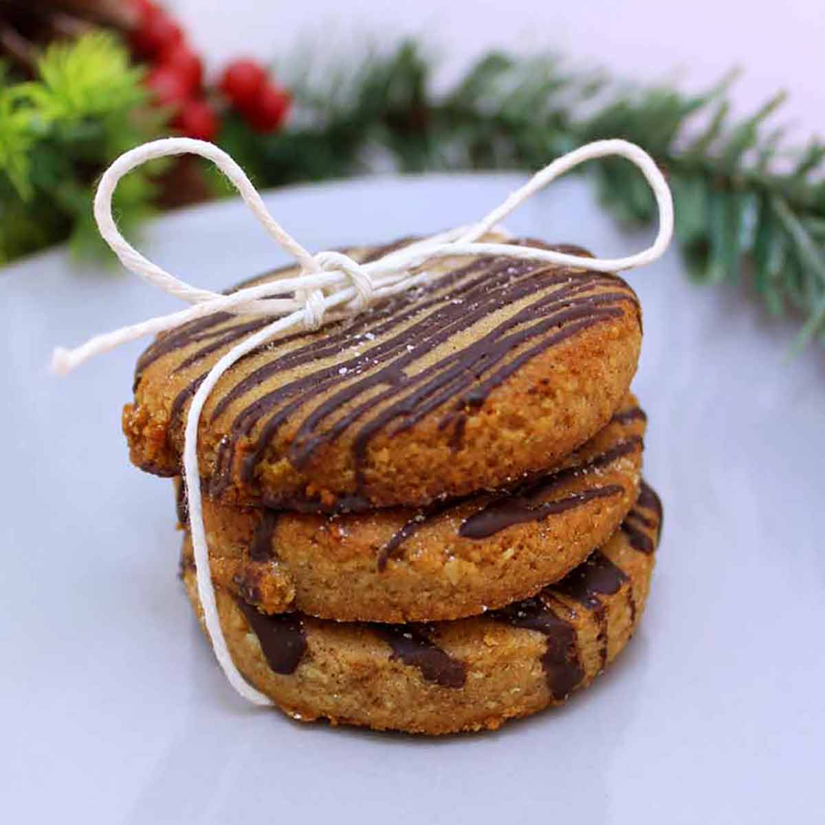 3 vegan Christmas cookies with Chocolate and ginger