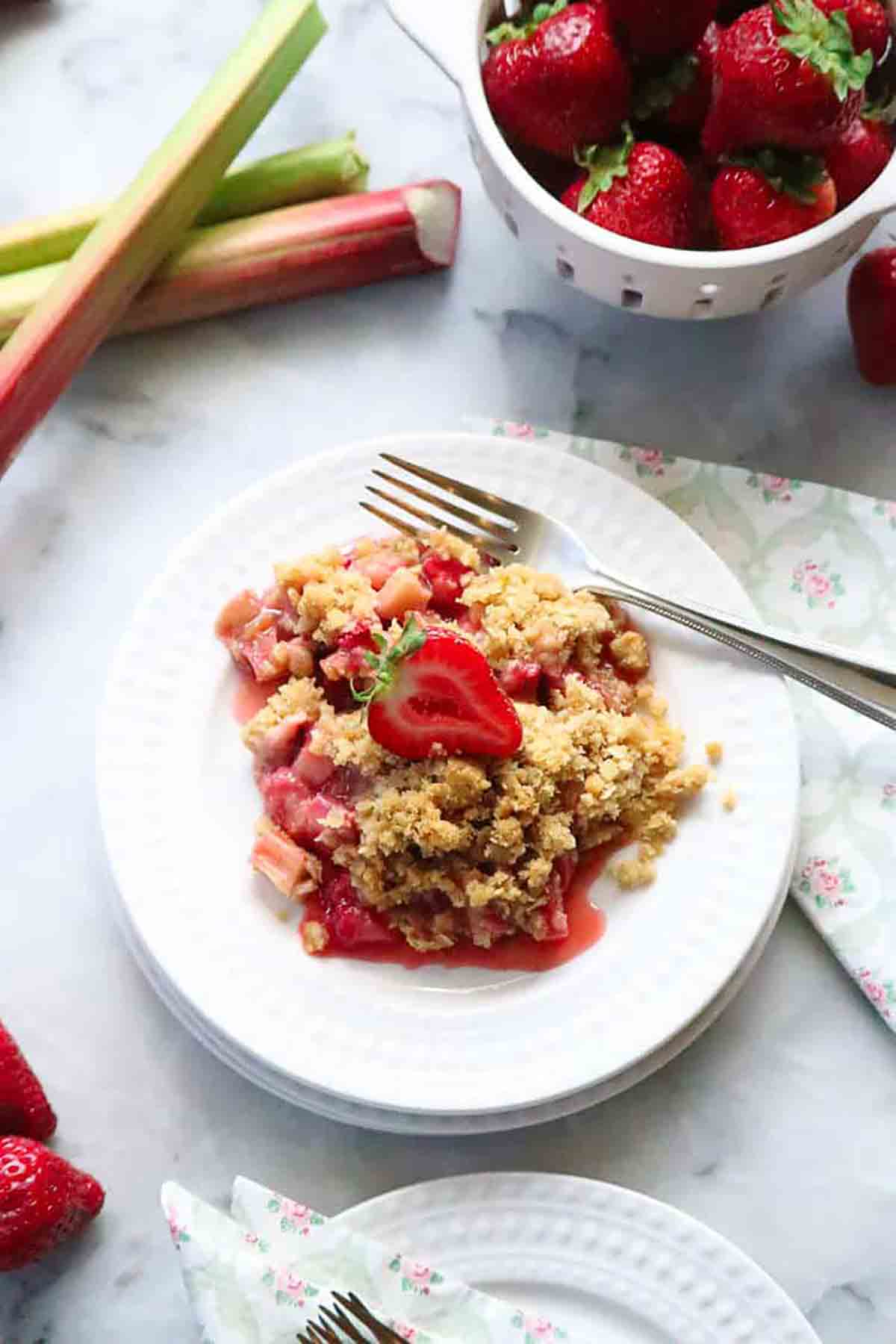 Vegan strawberry rhubarb Crisp