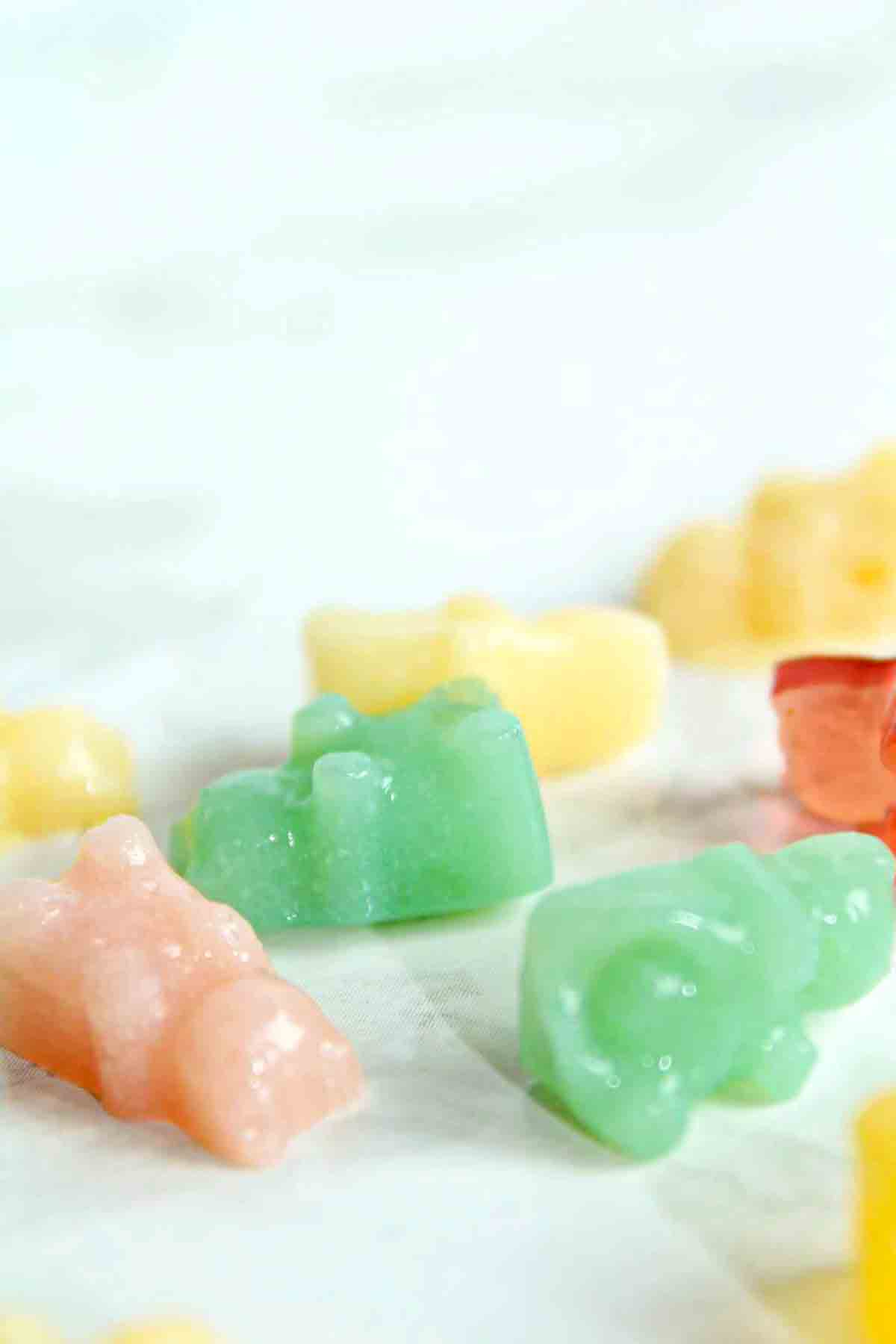 Vegan Gummy Bears (No Gelatin Gummies Recipe) - Elavegan