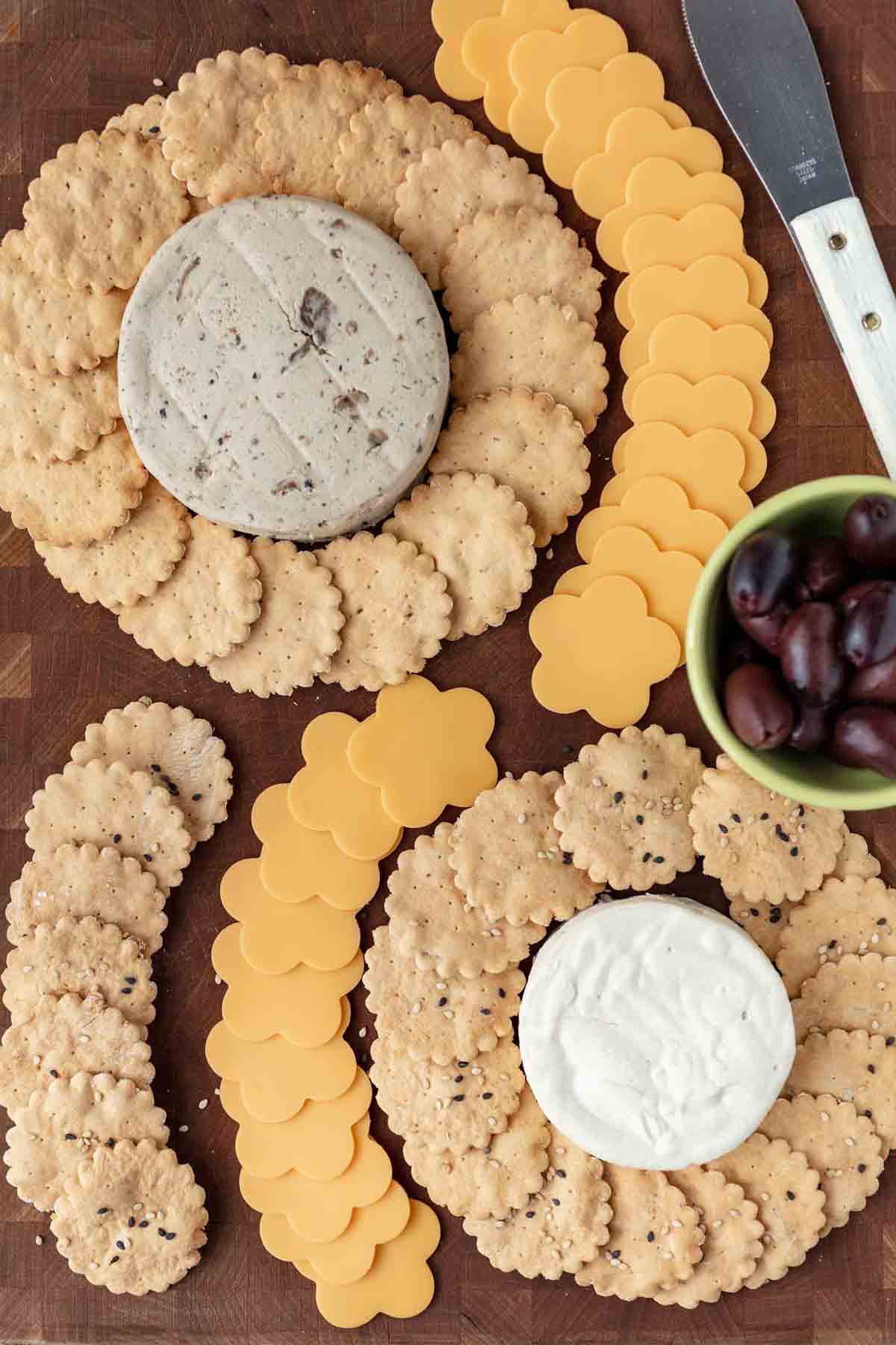 Vegan Crackers For Summer Picnic