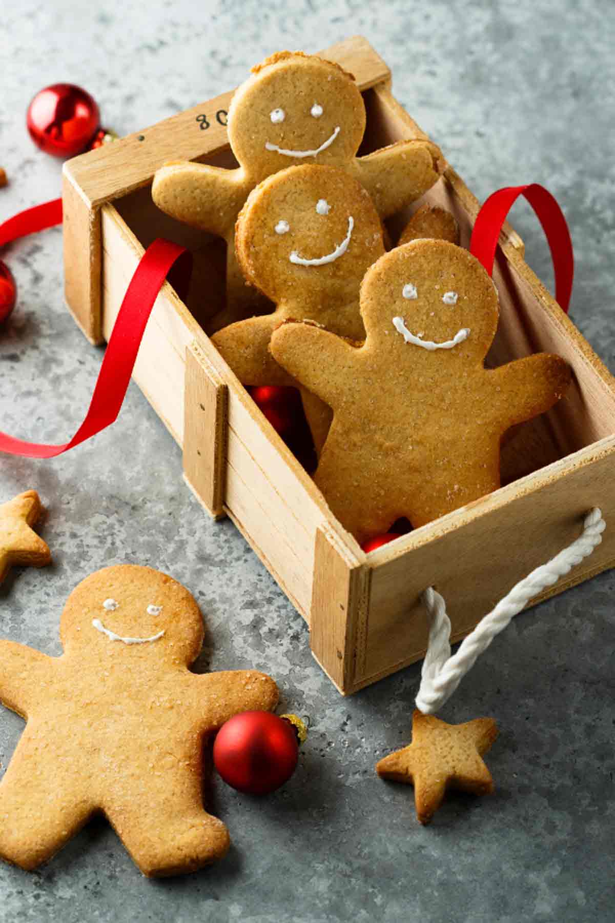 People Shaped Gingerbread Cookies In A Box